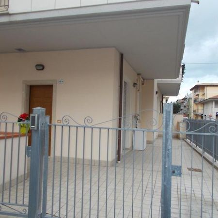 Appartamento Piano Terra San Benedetto del Tronto Bagian luar foto